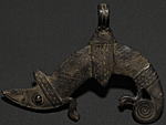ガンのブロンズペンダントトップ（特大）・ブルキナファソ<アフリカのブロンズ彫刻：アフリカ雑貨アザライ