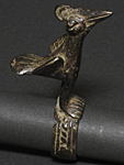 ガンのブロンズ指輪（中）・ブルキナファソ<アフリカのブロンズ彫刻