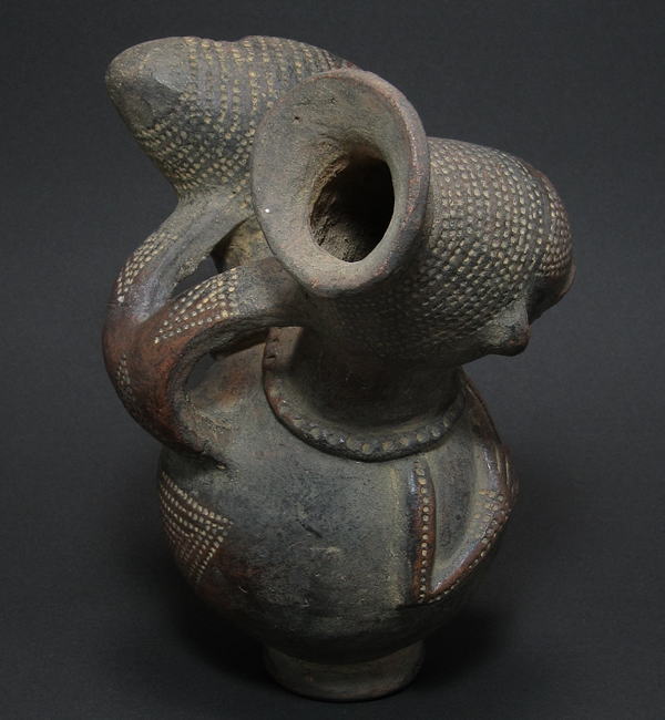 素焼き人型つぼ(双首)<アフリカのやきもの：アフリカ雑貨アザライ