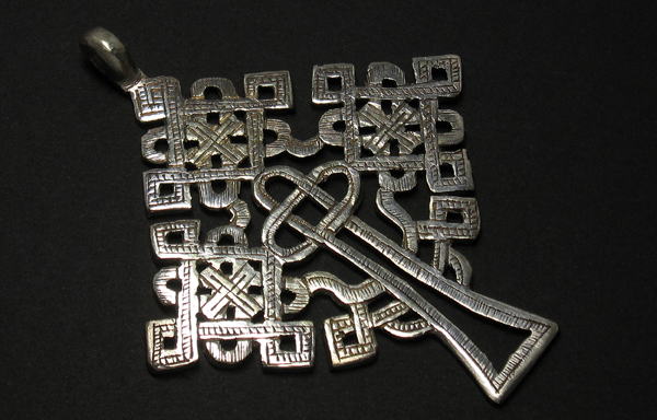 エチオピアンクロス(ニッケル・大)<アフリカのメタルアクセサリー