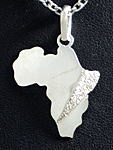 シルバーペンダントトップ（アフリカ大陸・小）・セネガル<アフリカのシルバーアクセサリー