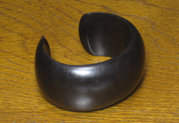 エボニー(黒檀)バングル・トーゴ<アフリカのアクセサリー