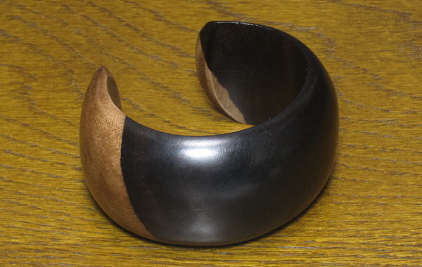 エボニー(黒檀)バングル・トーゴ<アフリカのアクセサリー
