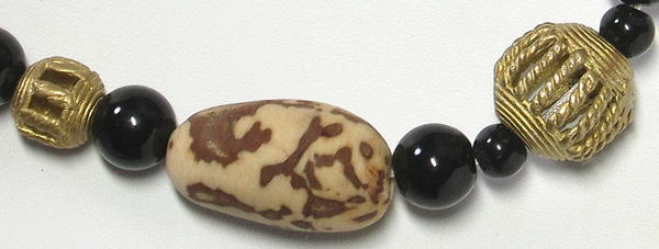 ラフィアシードネックレス・マリ<アフリカのビーズアクセサリー