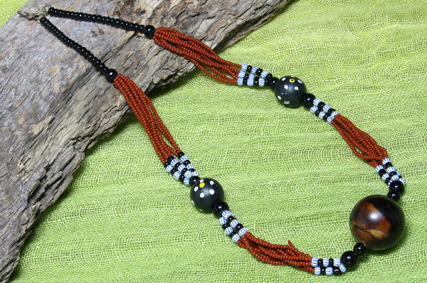 �r�[�Y�l�b�N���X�E�}�����A�t���J�̃r�[�Y�A�N�Z�T���[