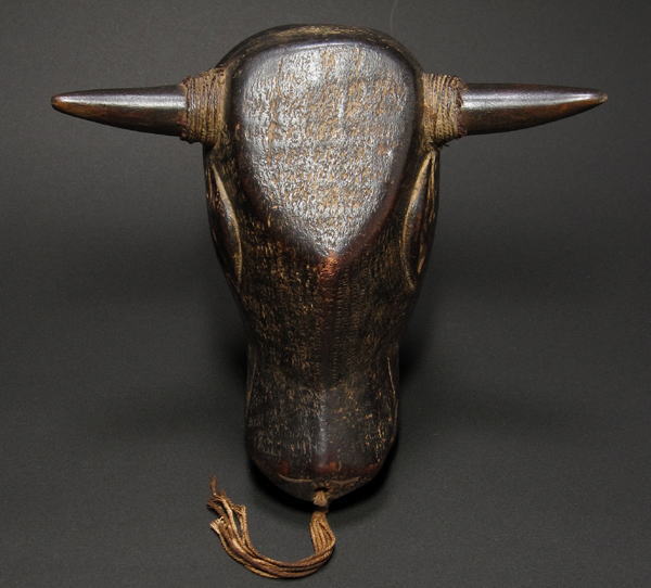 牛のマスク（小）<アフリカの仮面：アフリカ雑貨アザライ