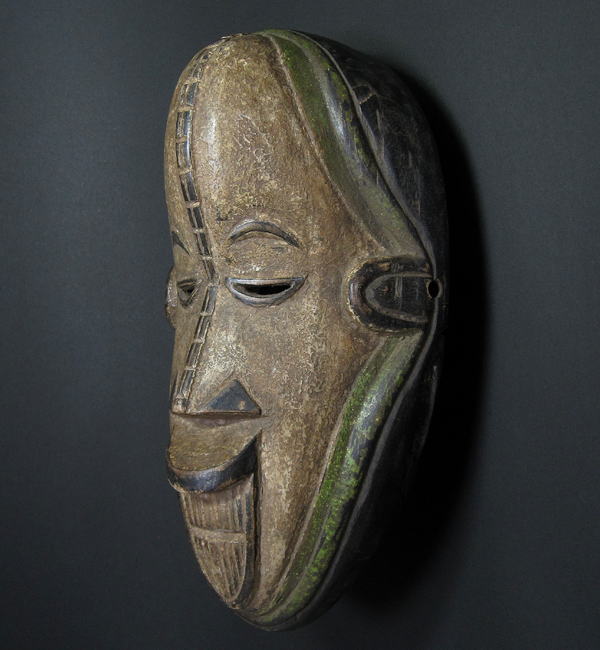イボのマスク<アフリカの仮面：アフリカ雑貨アザライ