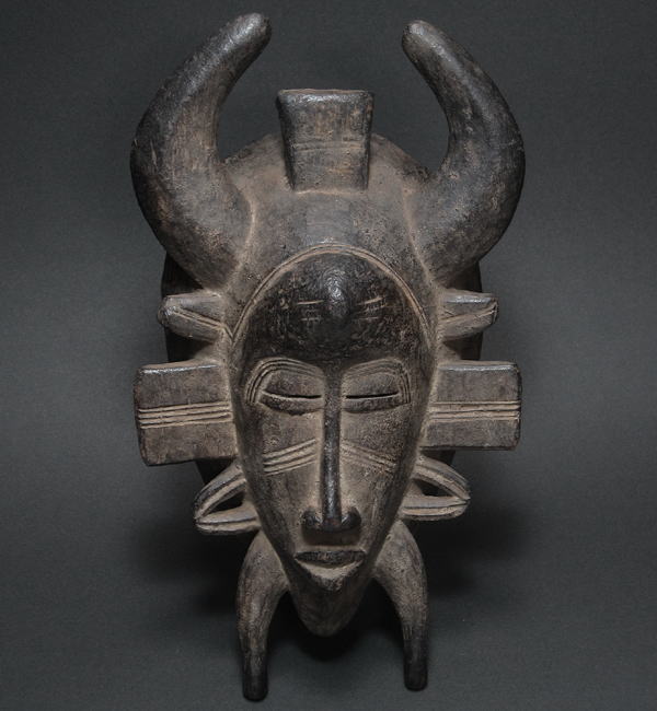 セヌフォのKpelyeマスク・コートジボワール＜アフリカの仮面(木彫り)