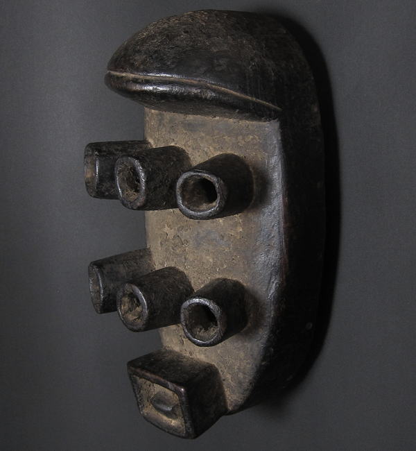 六つ目のマスク<アフリカの仮面(木彫り)：アフリカ雑貨アザライ