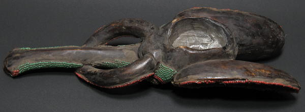 バミレーケのゾウのビーズ装飾マスク・カメルーン＜アフリカの仮面(木彫り)
