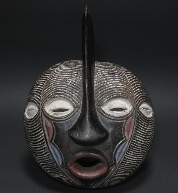 バソンゲorバルバの四つの目を持つ仮面・コンゴ民主共和国＜アフリカの仮面(木彫り)
