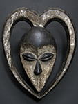 クウェレのハート型マスク・ガボンorカメルーンorコンゴ共和国＜アフリカの仮面(木彫り)
