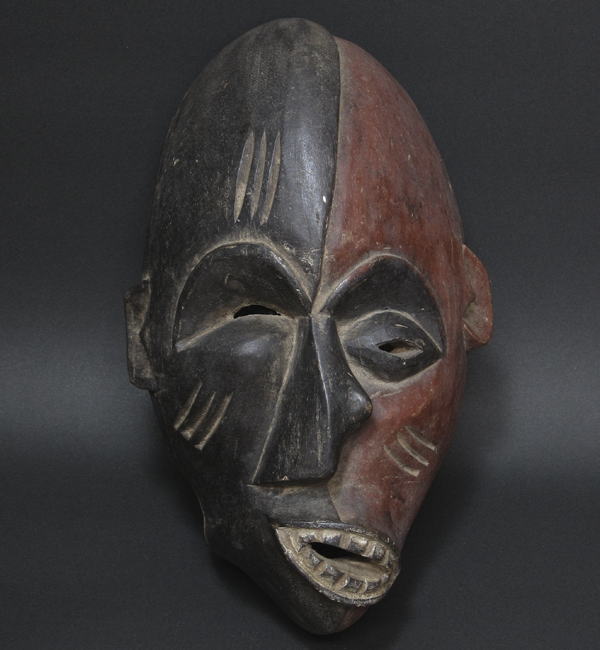 病人のマスク<アフリカの仮面(木彫り)：アフリカ雑貨アザライ