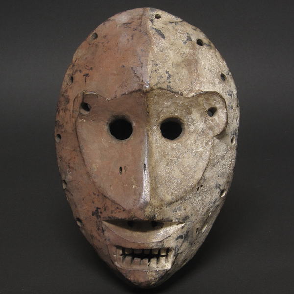 イトゥリの森の仮面<アフリカの仮面(木彫り)：アフリカ雑貨アザライ