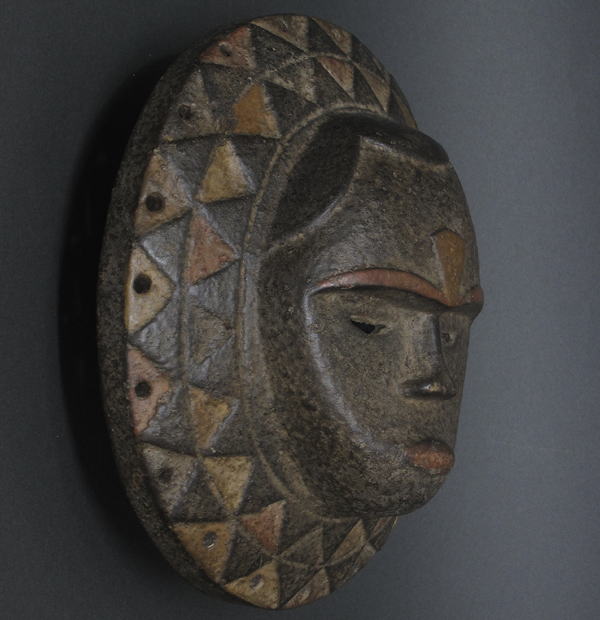 �G�P�b�g�̉~�Ռ^�}�X�N�E�i�C�W�F���A���A�t���J�̉���(�ؒ���)