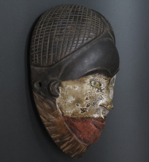 ガラス象嵌のマスク・コンゴ民主共和国?＜アフリカの仮面(木彫り)