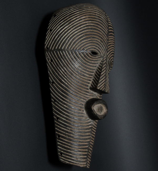 �o�\���Q�̃}�X�N�E�R���S���勤�a�����A�t���J�̉���(�ؒ���)