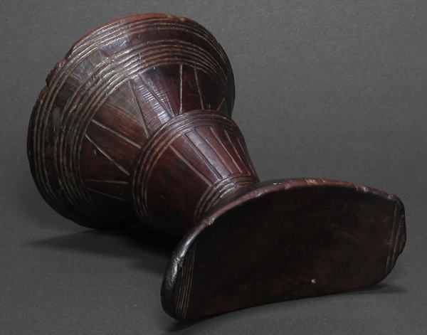 木彫りの枕<アフリカの木彫家具・民具：アフリカ雑貨アザライ