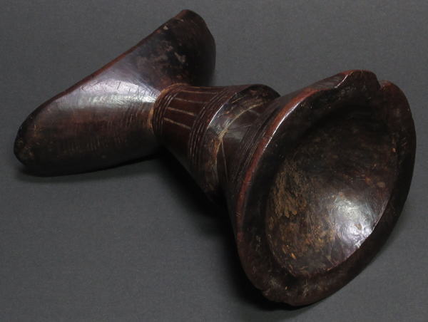 木彫りの枕<アフリカの木彫家具・民具：アフリカ雑貨アザライ