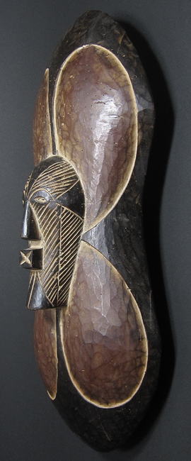 木彫りの盾<アフリカの木彫武具：アフリカ雑貨アザライ