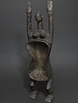 コロの女性の形のヤシ酒カップ・ナイジェリア<アフリカの木彫り民具・家具