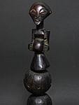 ルバの木彫りの柄付きガラガラ・コンゴ民主共和国(旧ザイール)<アフリカの木彫り祭具・民具