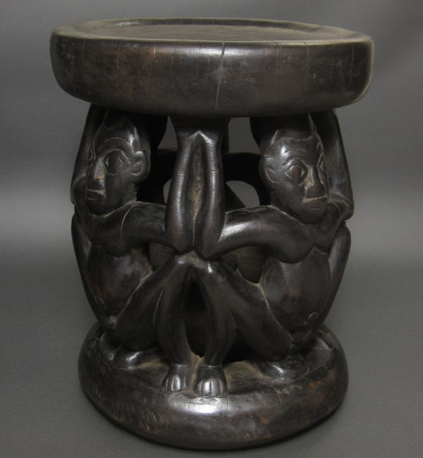バミレーケの木彫りの丸イス(大・スツール)・カメルーン<アフリカの木彫り家具・民具