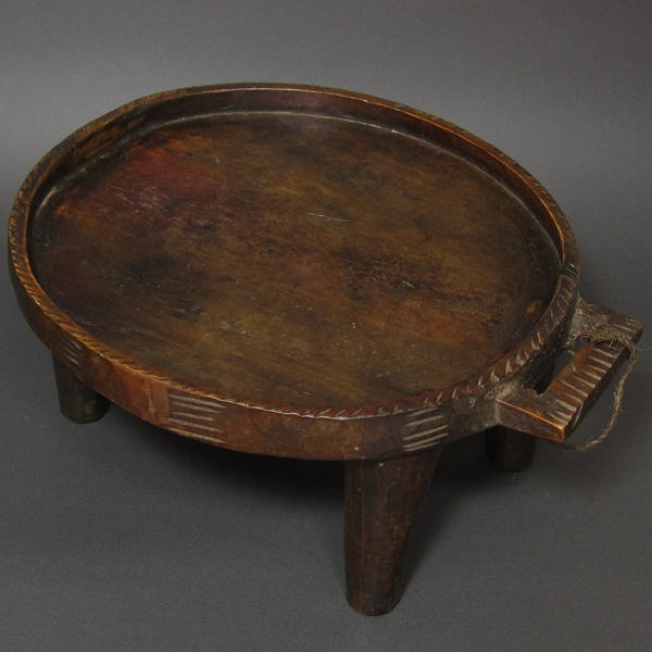 木彫りのコーヒー盆(四本足)・エチオピア<アフリカの木彫家具・民具