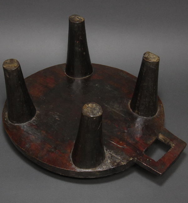 木彫りのコーヒー盆(四本足)・エチオピア<アフリカの木彫家具・民具