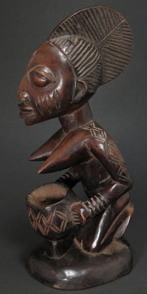ヨルバ女性坐像・ナイジェリア＜アフリカの木像