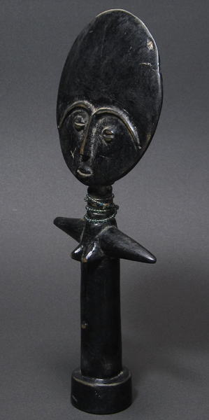 アクワバ人形（中）<アフリカの木彫り像：アフリカ雑貨アザライ