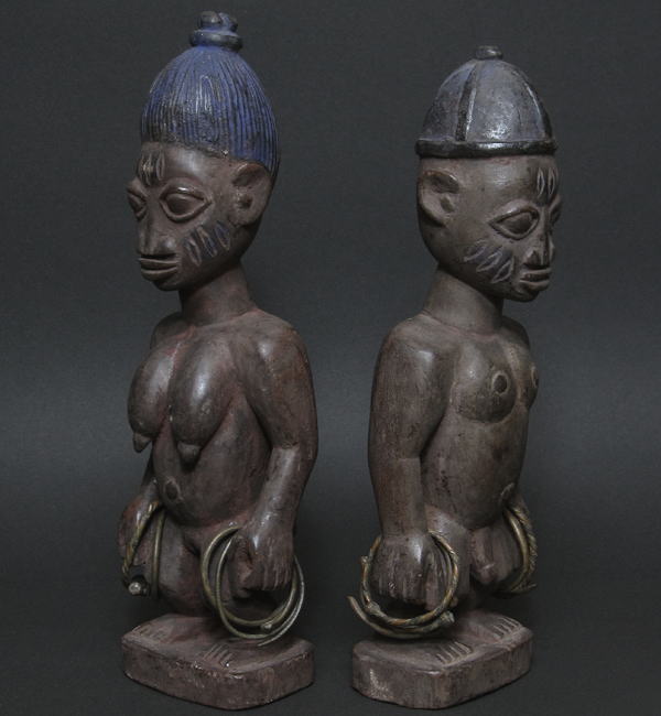 男女の双子像(イベジ)<アフリカの木彫り像：アフリカ雑貨アザライ