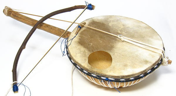 ルドゥガ（ひょうたんバイオリン）<アフリカのひょうたん楽器