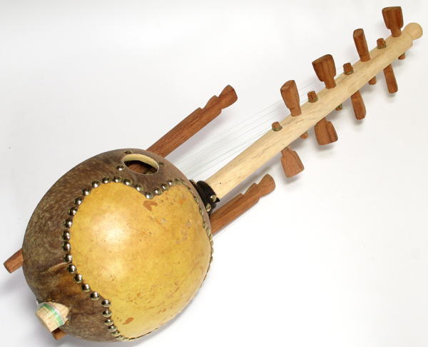 コラ（ひょうたんハープ・小）<アフリカのひょうたん楽器