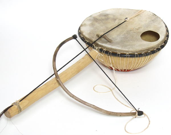 モシのルドゥガ(ひょうたんバイオリン)・ブルキナファソ<アフリカのひょうたん楽器