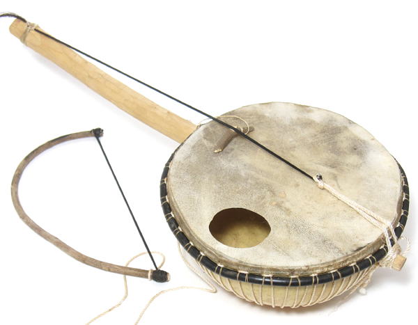 モシのルドゥガ(ひょうたんバイオリン)・ブルキナファソ<アフリカのひょうたん楽器