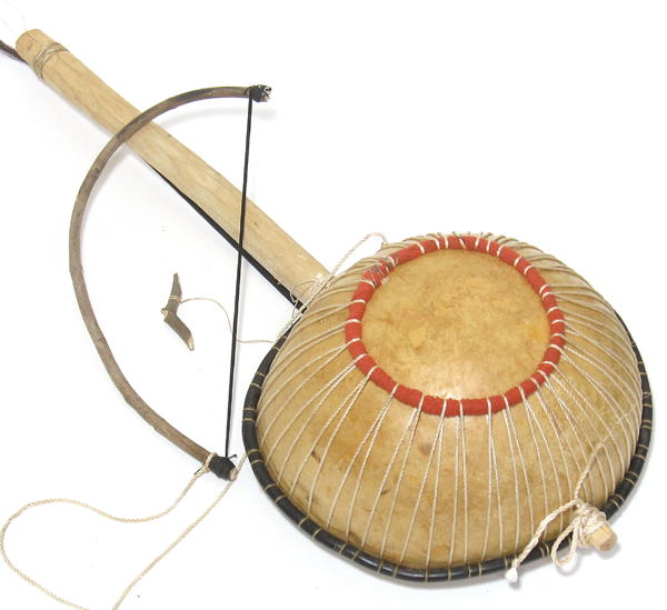 モシのルドゥガ(ひょうたんバイオリン)・ブルキナファソ<アフリカのひょうたん楽器