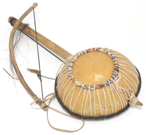 モシのルドゥガ(ひょうたんバイオリン)・ブルキナファソ<アフリカのひょうたん楽器