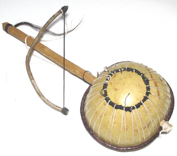 モシのルドゥガ(ひょうたんバイオリン)・ブルキナファソ<アフリカのひょうたん楽器