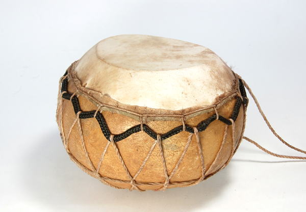 ベンドレ（ひょうたん太鼓・中）<アフリカのひょうたん楽器