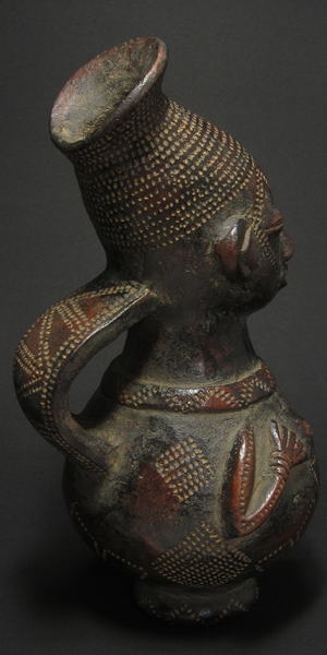 マングベトゥの素焼き人型つぼ・コンゴ＝ザイール<アフリカのやきもの