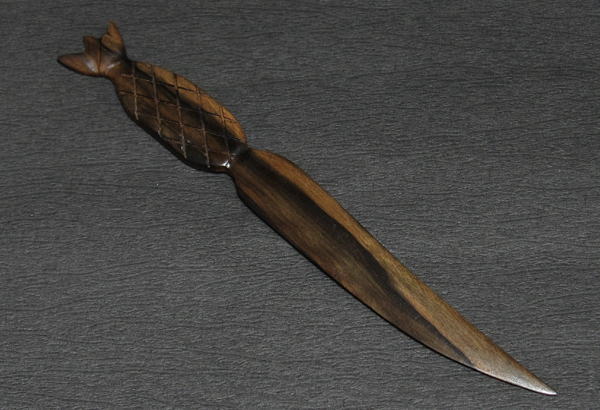 木彫りペーパーナイフ(パイナップル)・トーゴ<アフリカの雑貨