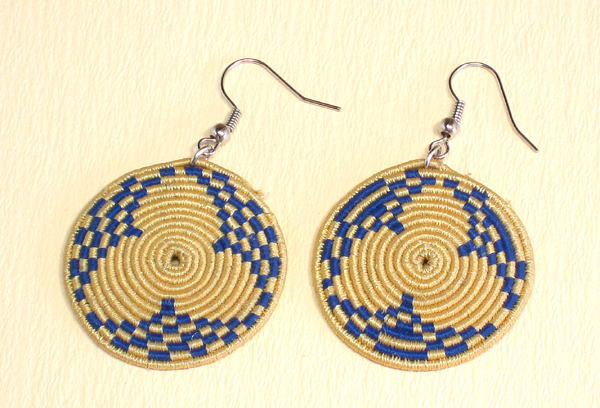 サイザル麻製かご編みピアス（小）・ルワンダ<アフリカのアクセサリー