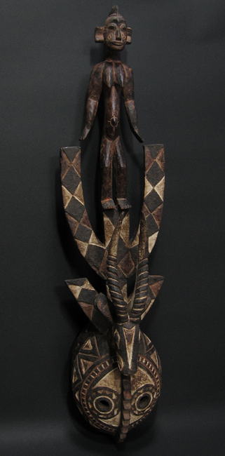 モシの女性像とガゼルのマスク・ブルキナファソ＜アフリカの仮面