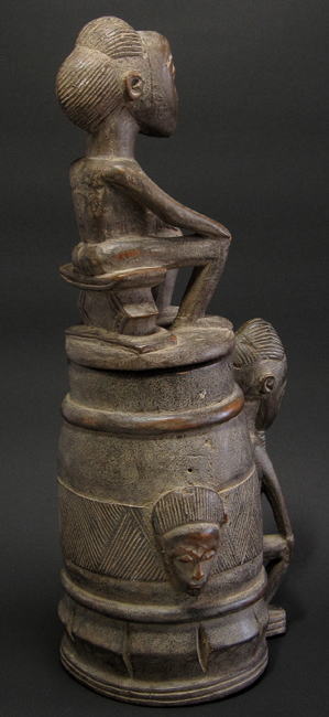 バウレの木彫り小物入れ・コートジボワール<アフリカの木彫民具