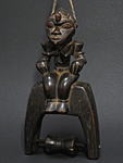 セヌフォの木彫り滑車（はた織り用）・コートジボワール<アフリカの木彫民具