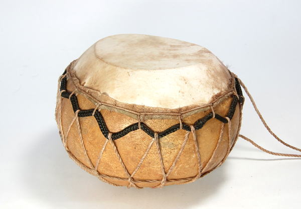 ベンドレ（ひょうたんドラム・中）・ブルキナファソ<アフリカのひょうたん楽器