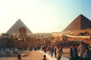 エジプト：カイロの巨大ピラミッド