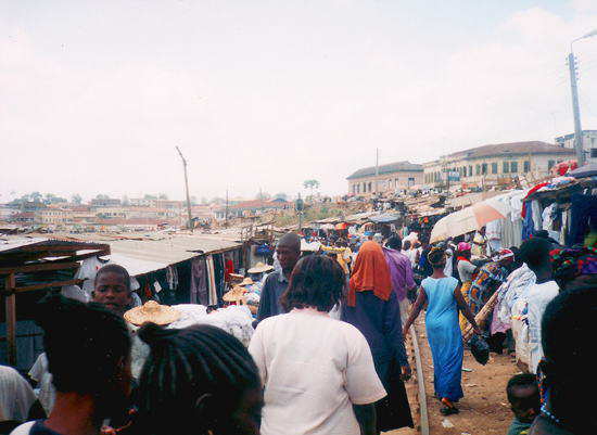 ガーナ：クマシのケジェティア市場