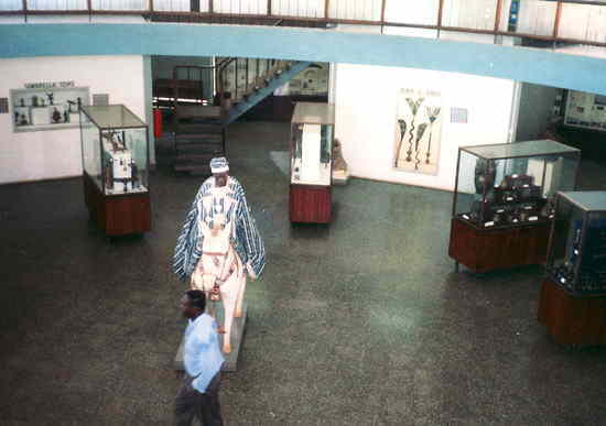 ガーナ：首都アクラの国立博物館